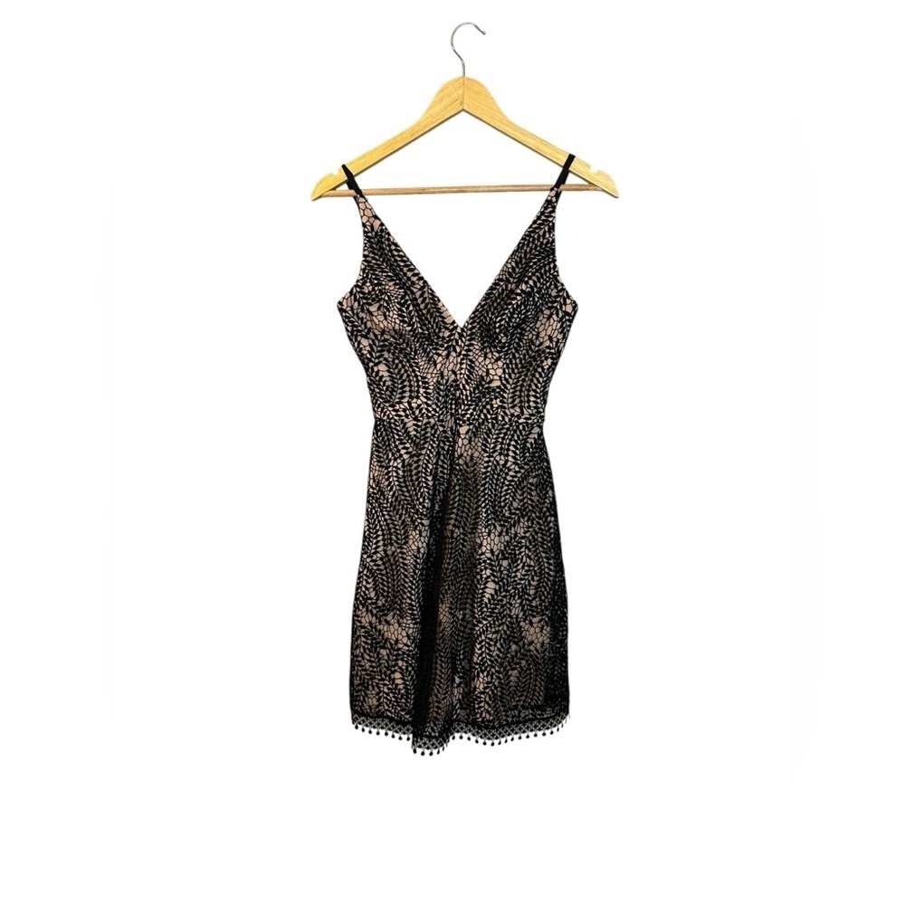 NWT Dress the Population Piper Crochet Dress Lace Black/Nude XS - Picture 4 of 11